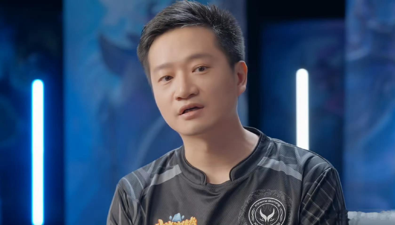 Xinq：杨哥都让我呈请一下，不要带那个被踢的节奏，杨哥说他看的很不爽，我没有说