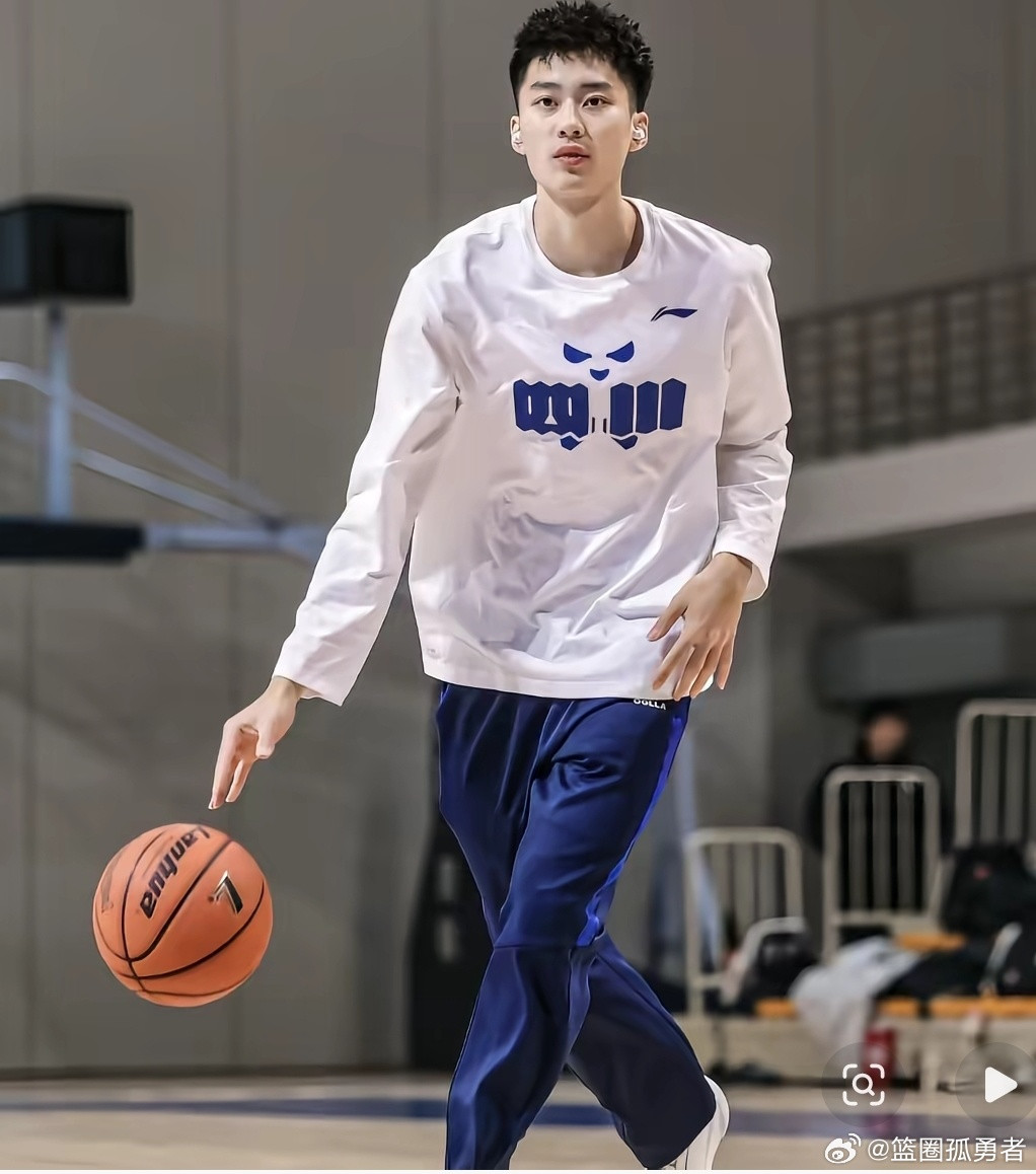 期待段睿骐回东北打球来梳理一下新生代潜力后卫段睿骐篮球履历。段睿骐2006年生