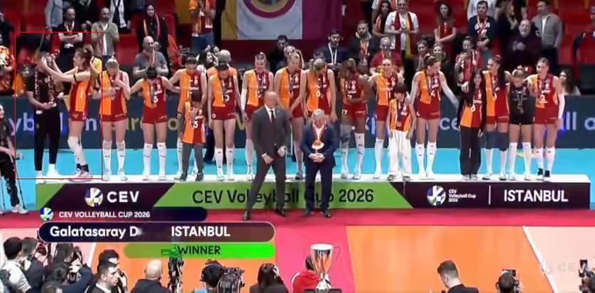 王媛媛土超夺冠：赛后一个举动获得满堂喝彩！王媛媛所在的球队加拉塔萨雷2-0战