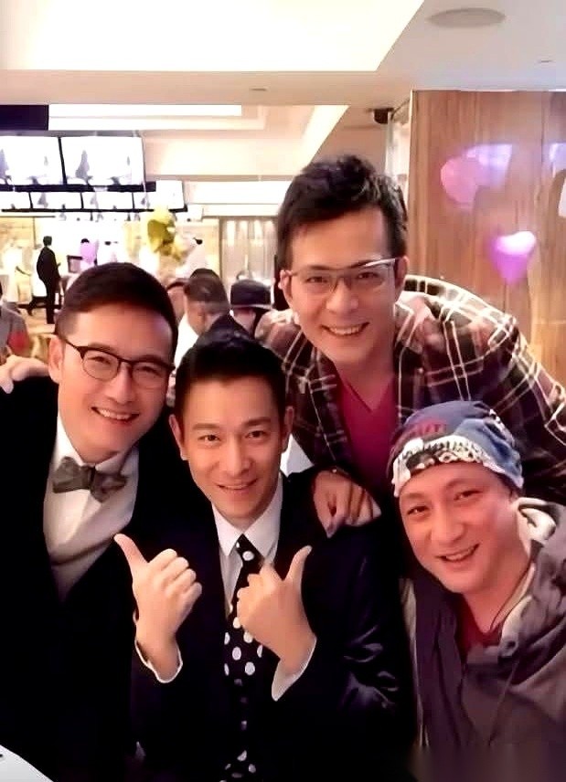 谁能想到，一个秃顶发福、演了10年死尸的跑龙套的，最后竟娶了身价百亿的澳门赌王亲孙女？改变他命运的，