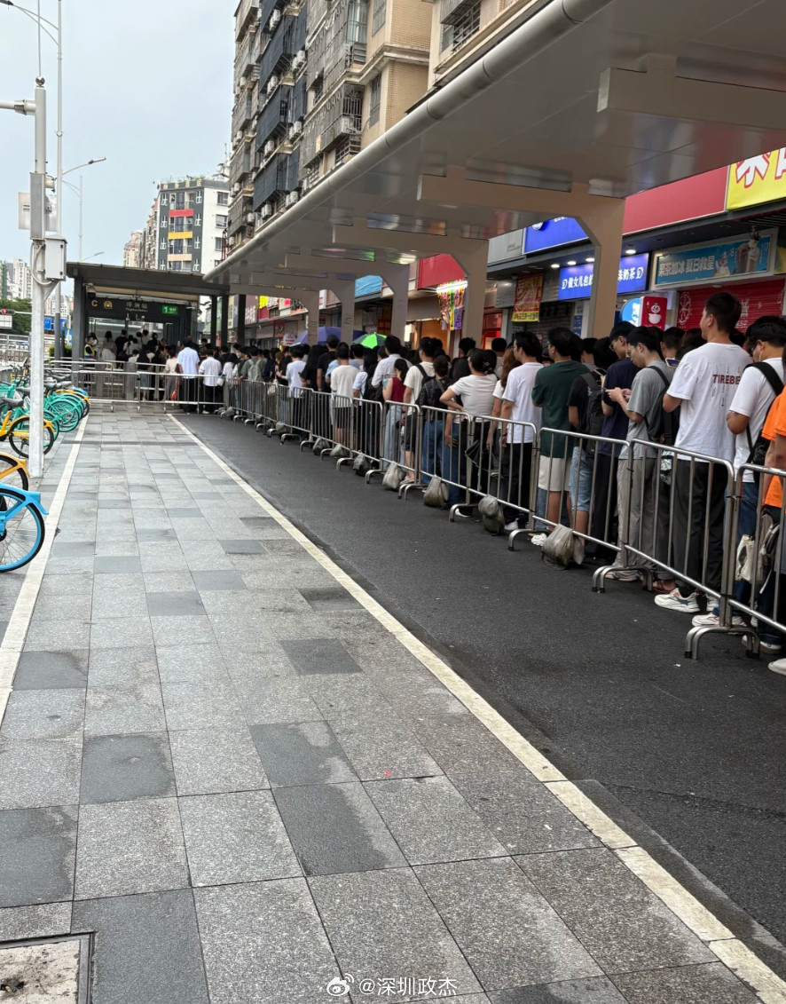 为全方位保障乘客出行安全，深圳地铁将实现进站安检全覆盖。深圳