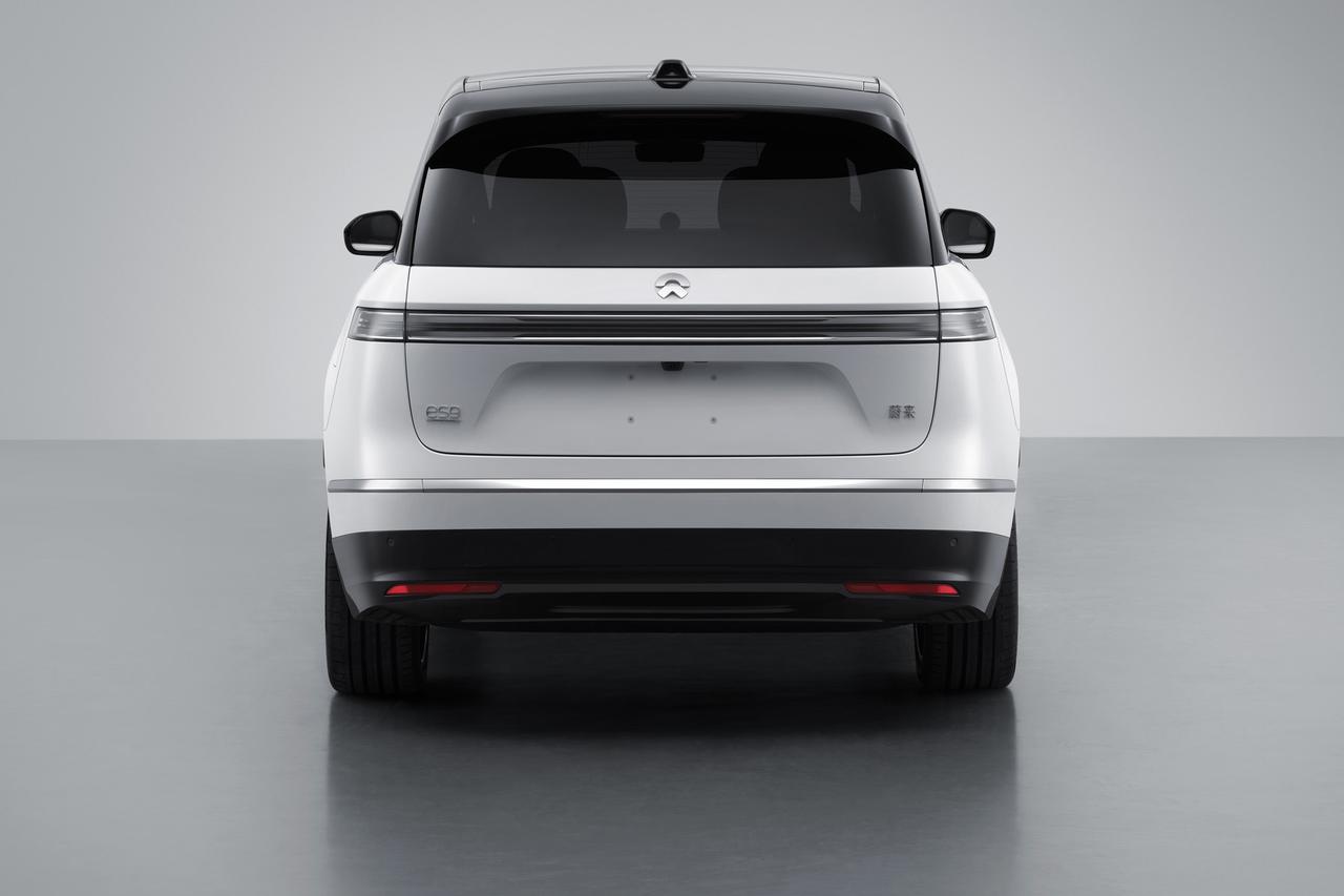 蔚来ES9上工信部，大，是真大啊。长5365，宽2029，高1870，轴距32