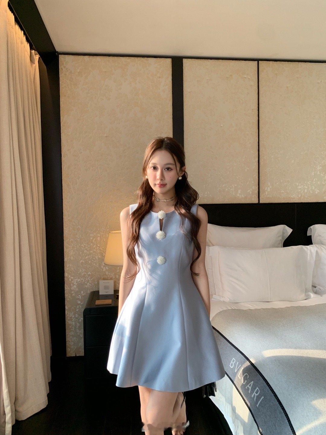 公主👸驾到[爱心]气质这块拿捏的稳稳滴～​​​