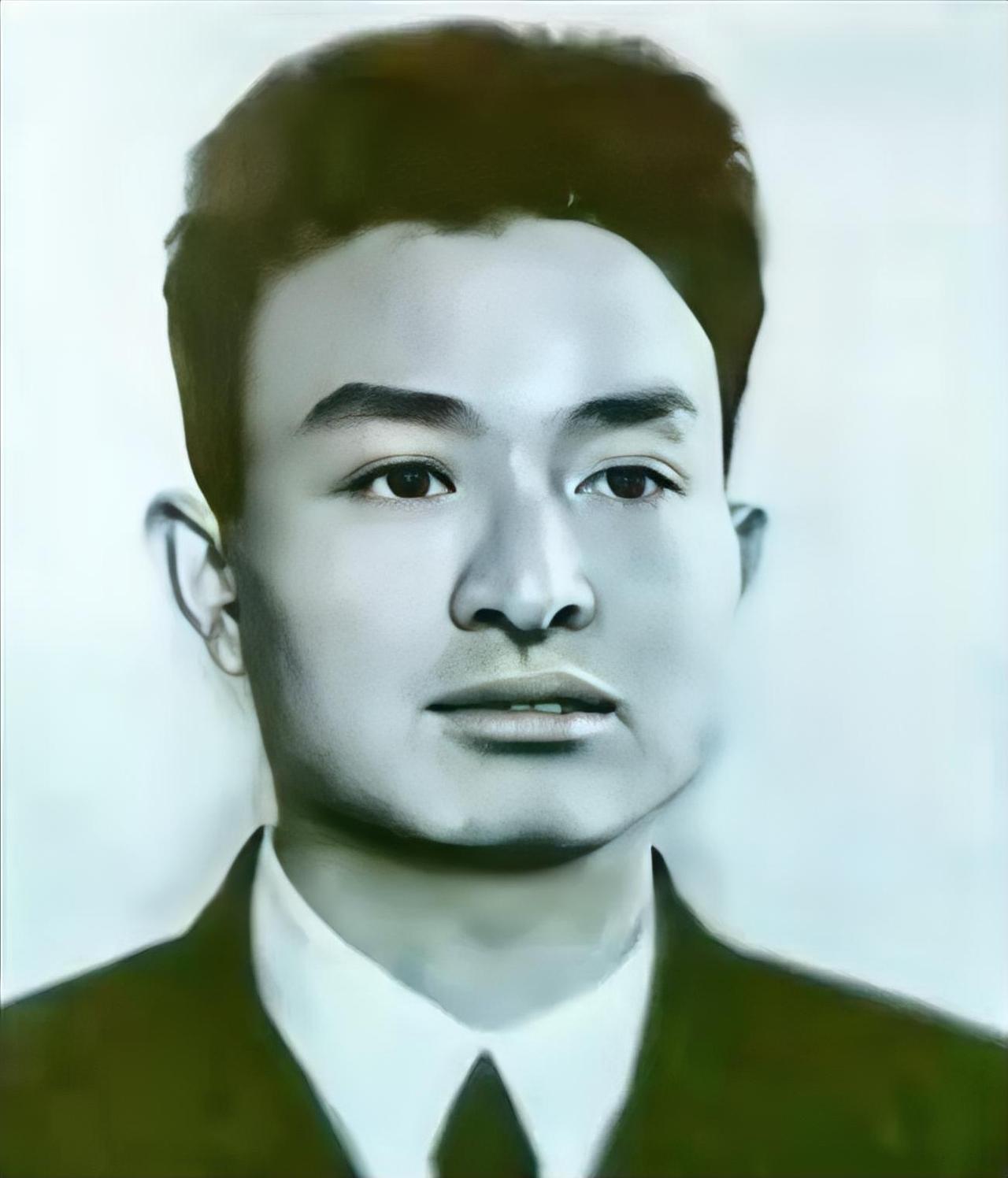 1962年5月，中央编译局副局长陈昌浩回老家探亲，武汉军区司令员陈再道上将率几百