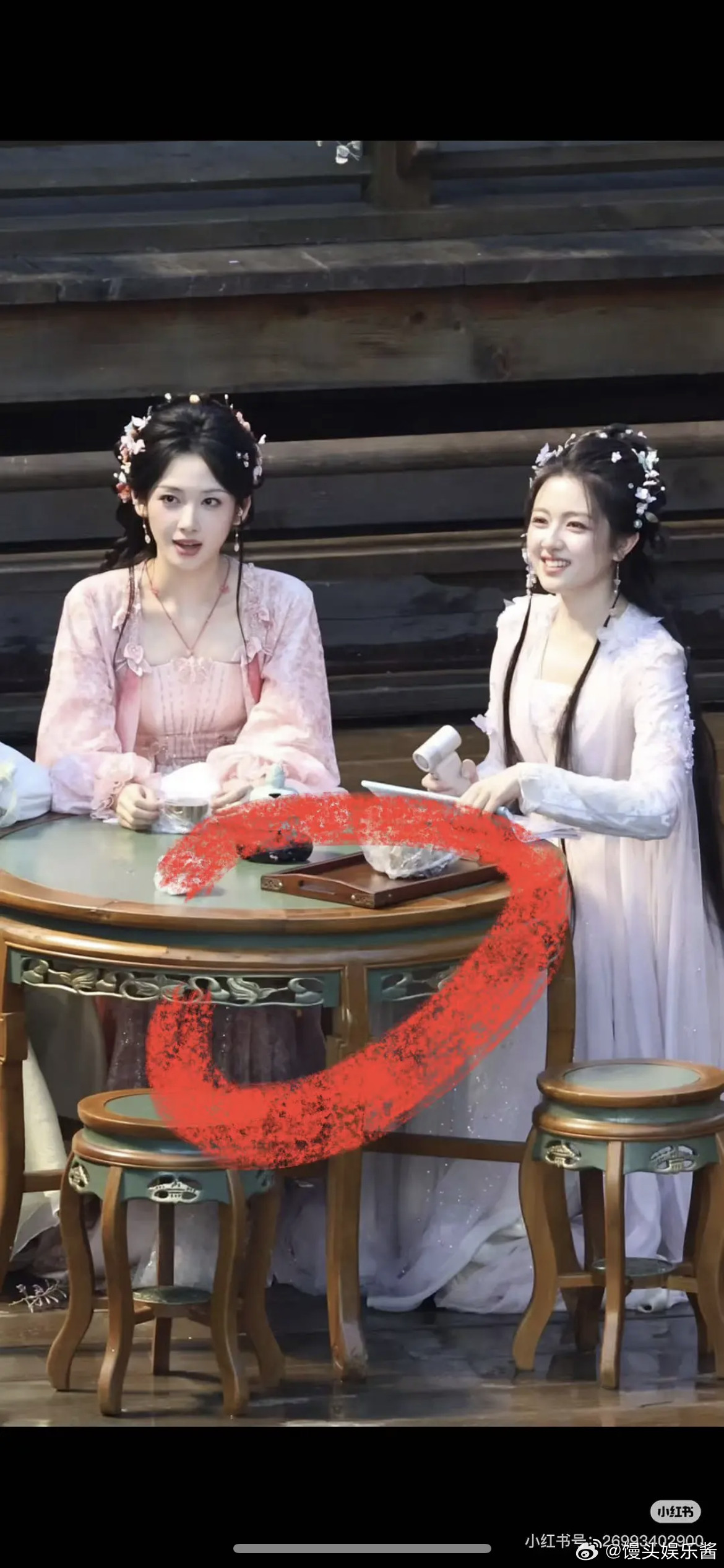 李兰迪和女配同框，第一眼看到谁​​​