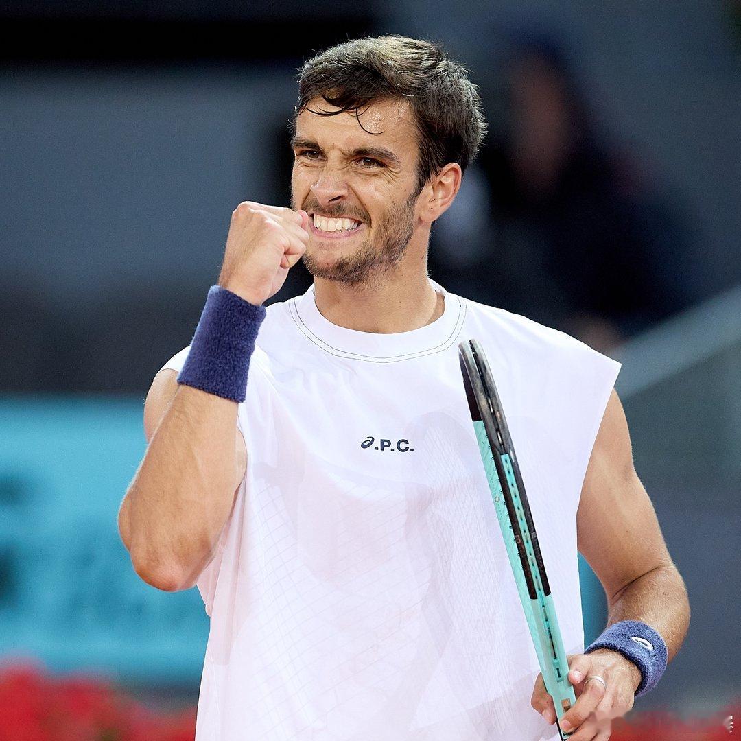 首进赛会八强✅ATP1000马德里大师赛午夜大战，10号种子穆塞蒂以6-46