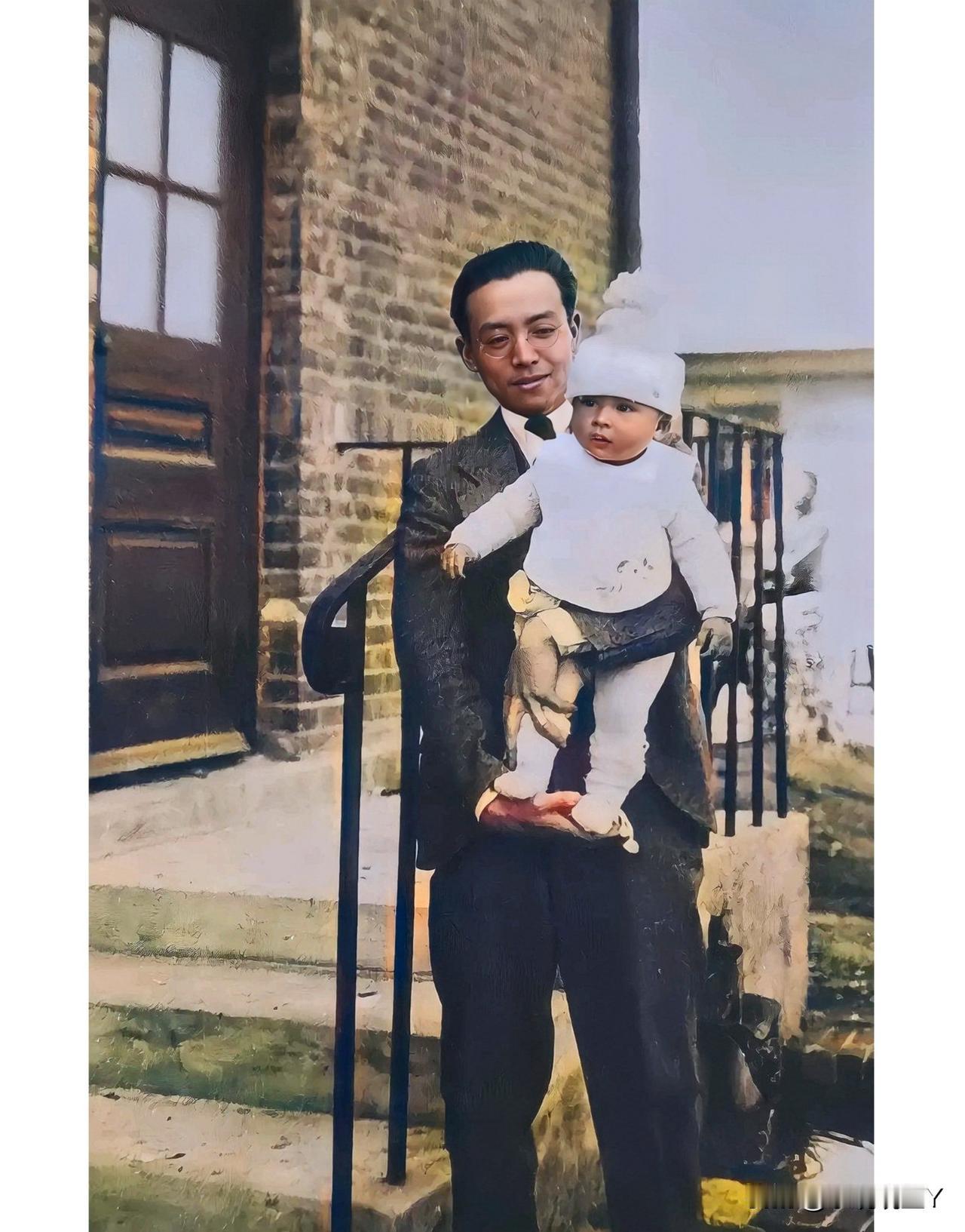 这才是1930年梁思成与女儿梁再冰在北平的真实貌相，都看看呗！这并非演戏，也并非