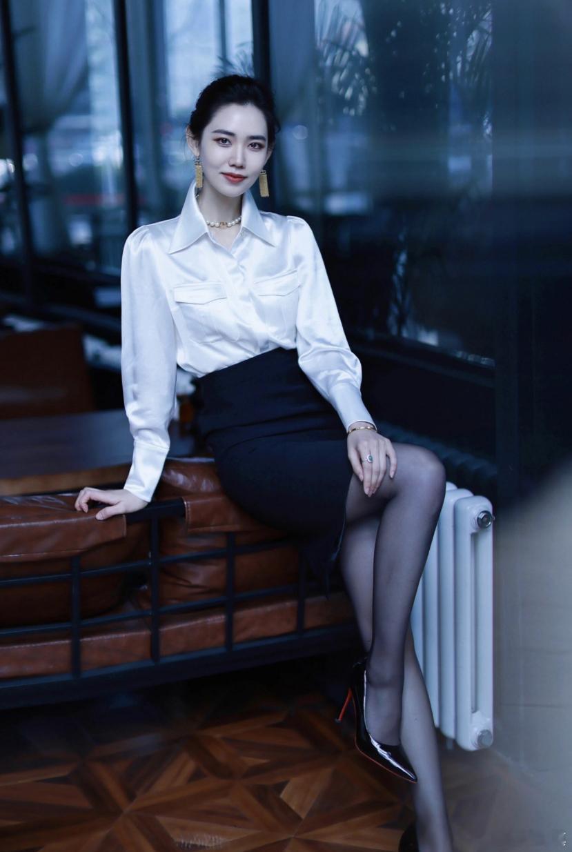 175民舞老师｜今日跨界职场格式·美式周末丨黑丝高跟大长腿