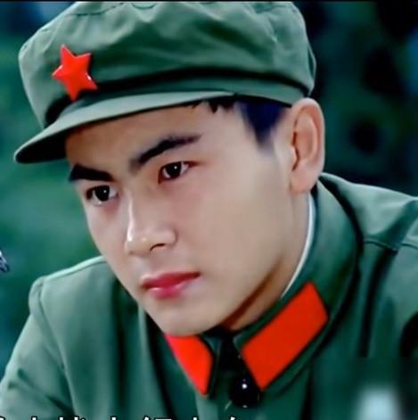 你能看出两张照片上的人是同一个人吗？百分之百的人都看不出来，年轻时候的那真叫一个