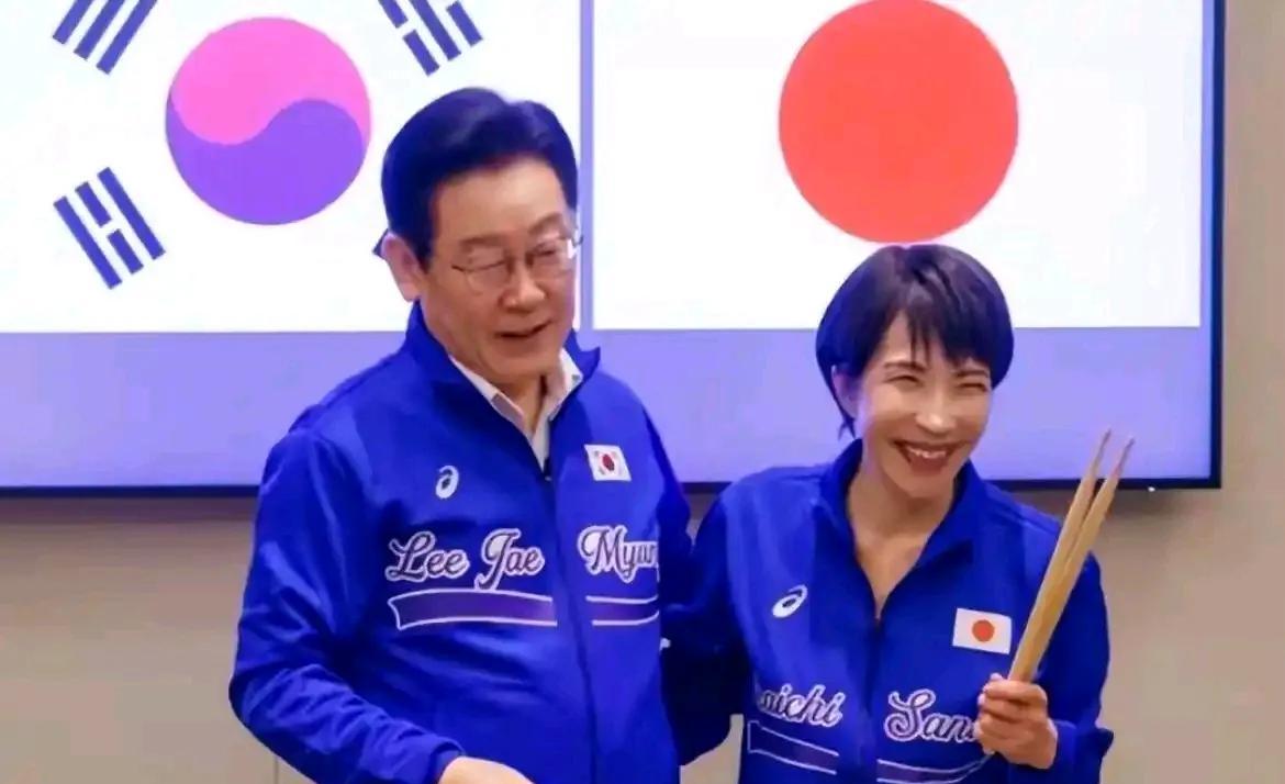 李在明敲响日本鼓！夫人一旁脸色铁青…这画面太有戏剧性了！韩日政坛顶流同框。