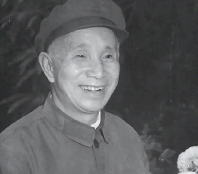 1972年陈毅元帅逝世，粟裕出手保护遗孀张茜，将她调往军事科学院，张茜临终，粟