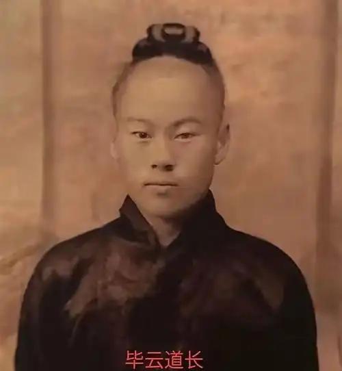 1938年，日军闯进山东威海天后宫，诬称国民党要员藏在庙里，把一个道士捆了起来，