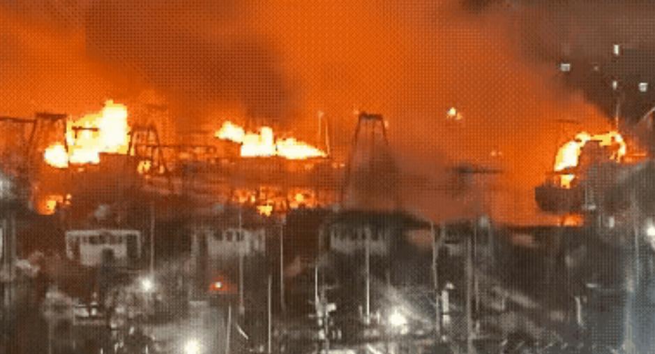 事出反常必有妖！香港的火刚刚扑灭！广西北海一码头发生火灾！昨晚广西北海港