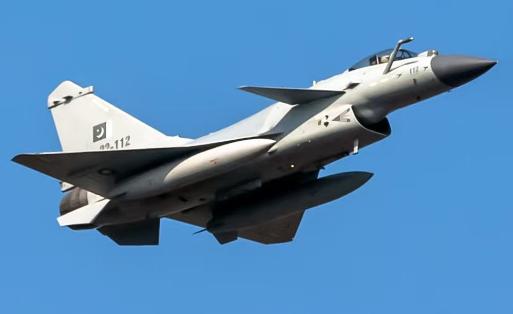 20架崭新歼10C交付，台媒暴露新客户，印空军被歼10三面围困？近期，大陆社交