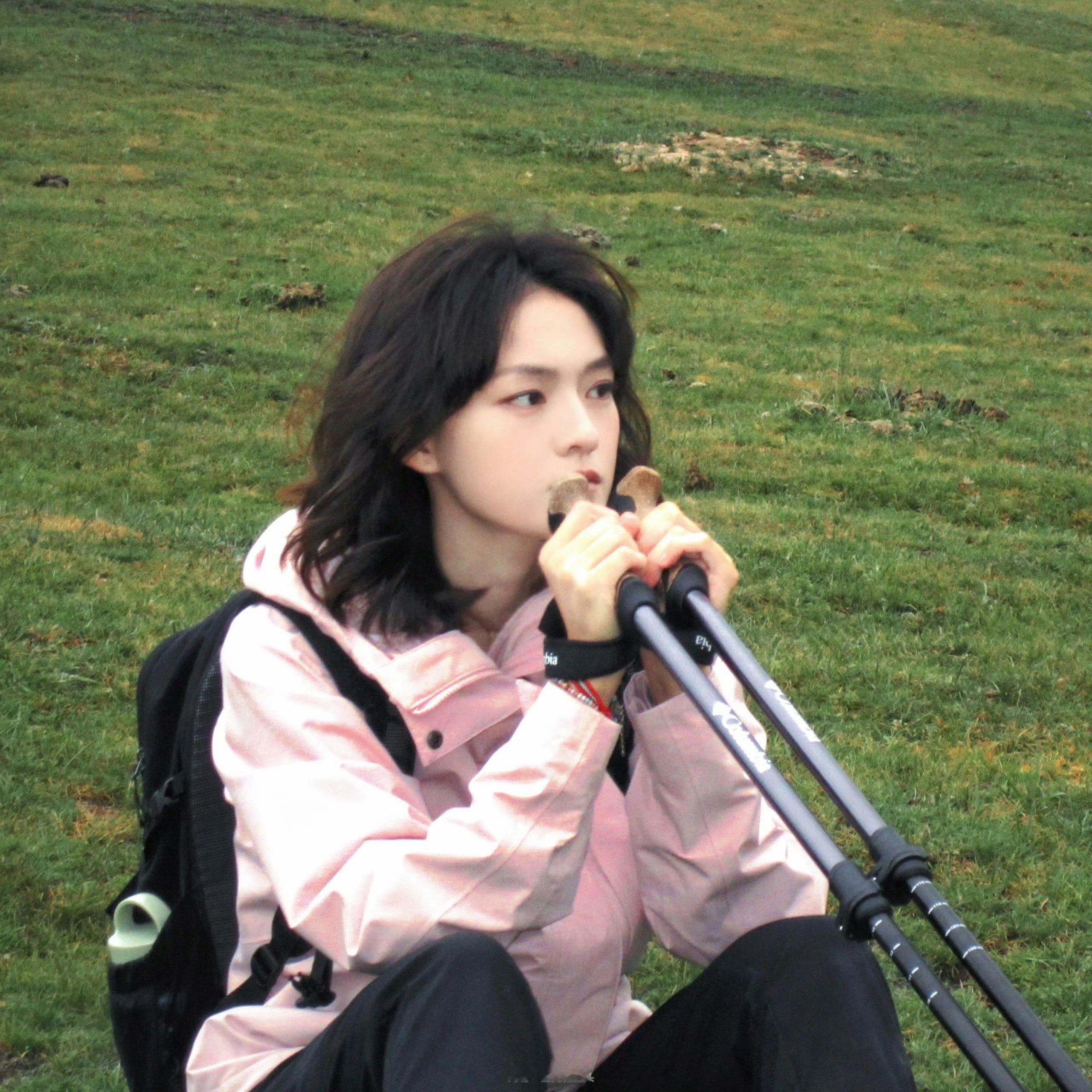 我现在一看到文淇的脸脑海里就会自动播放那句“那远山呼唤我”🏔️​​​