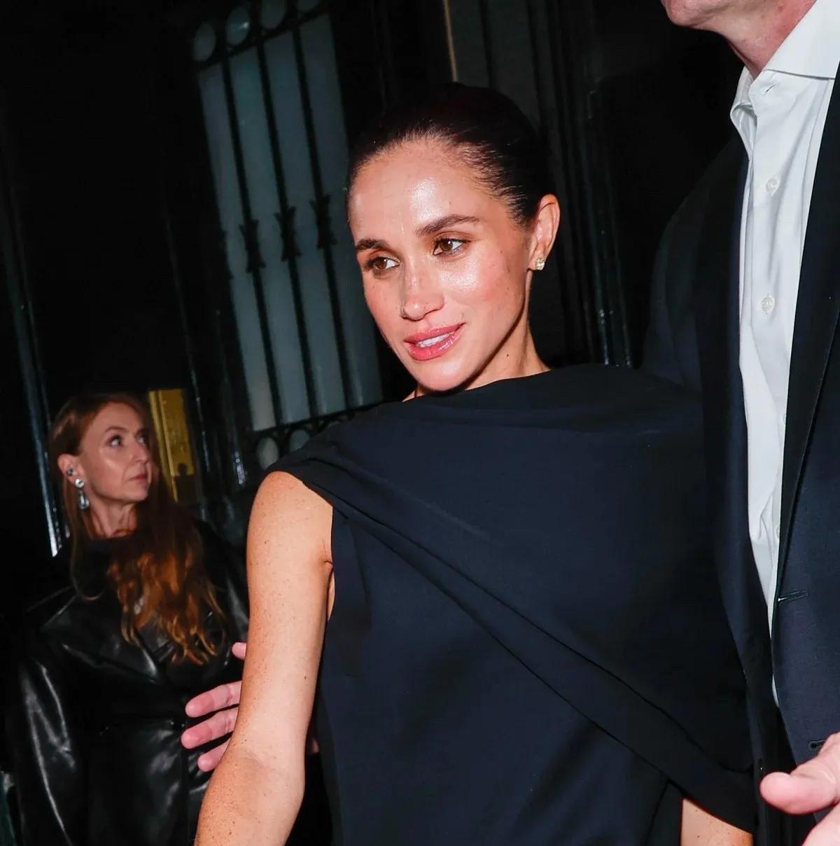 梅根的节目，为何没有播！这位王妃的新节目，那是宣传了一波又一波，为何迟迟没有播