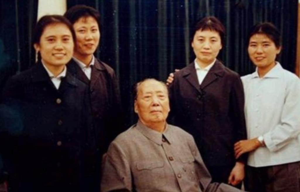 1977年中央征集毛主席手迹，邓颖超亲自找到周恩来从未公开的重要遗物，上交中央！