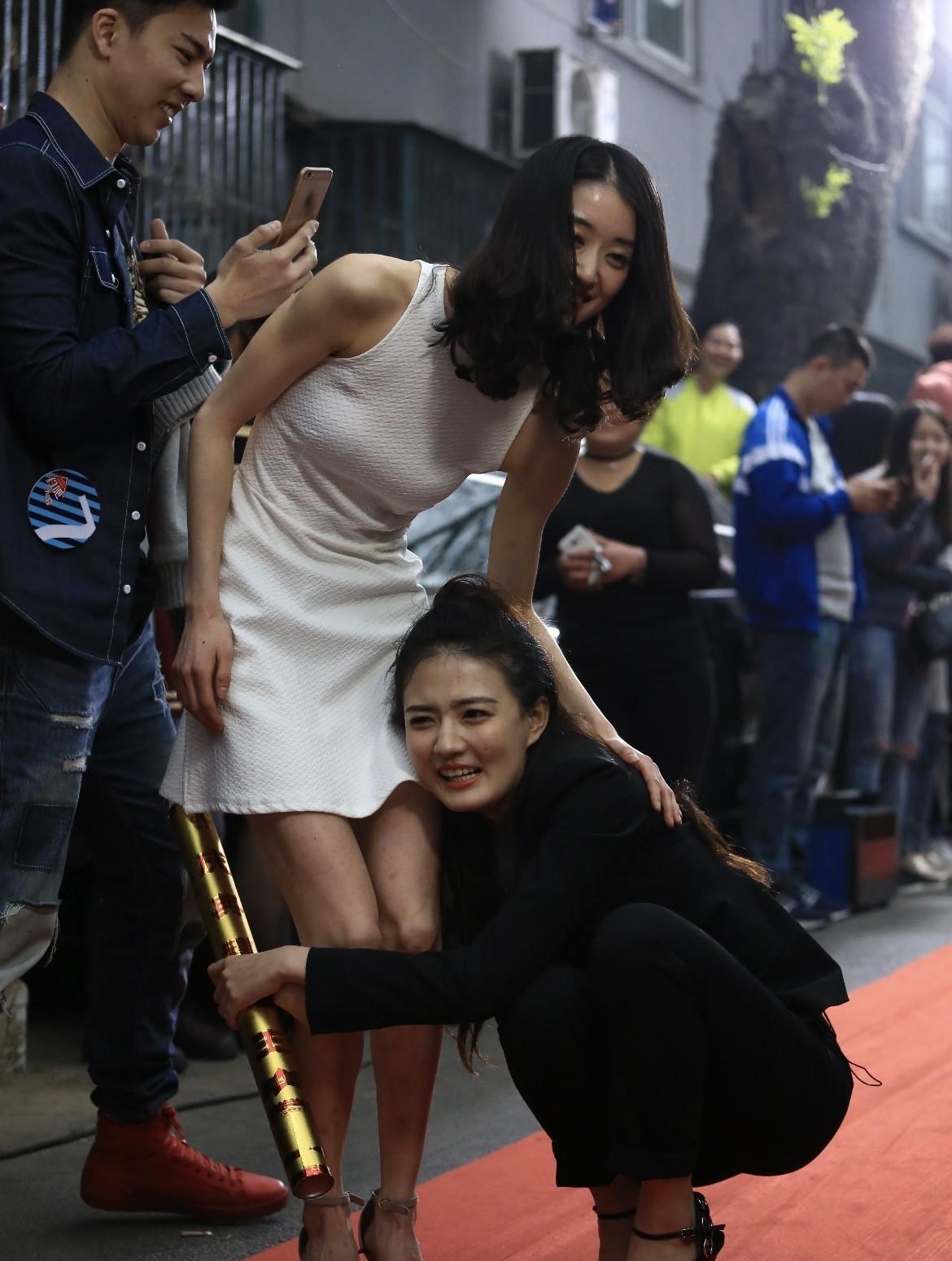 徐璐，166cm，抱大腿。