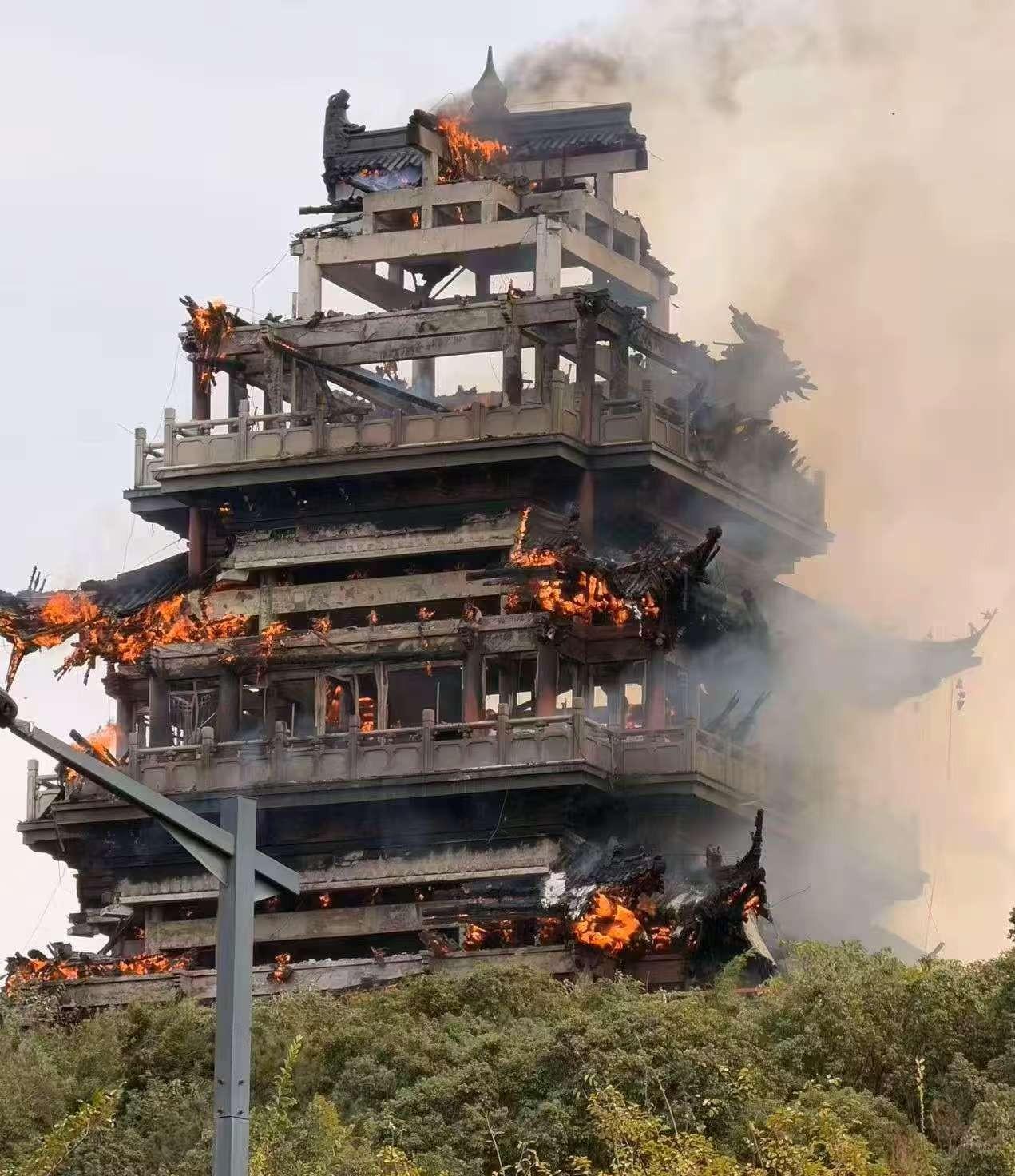 11月1日消防演练，10天后“走水”。江苏苏州仿古建筑永宁寺，还是未能“永宁”，