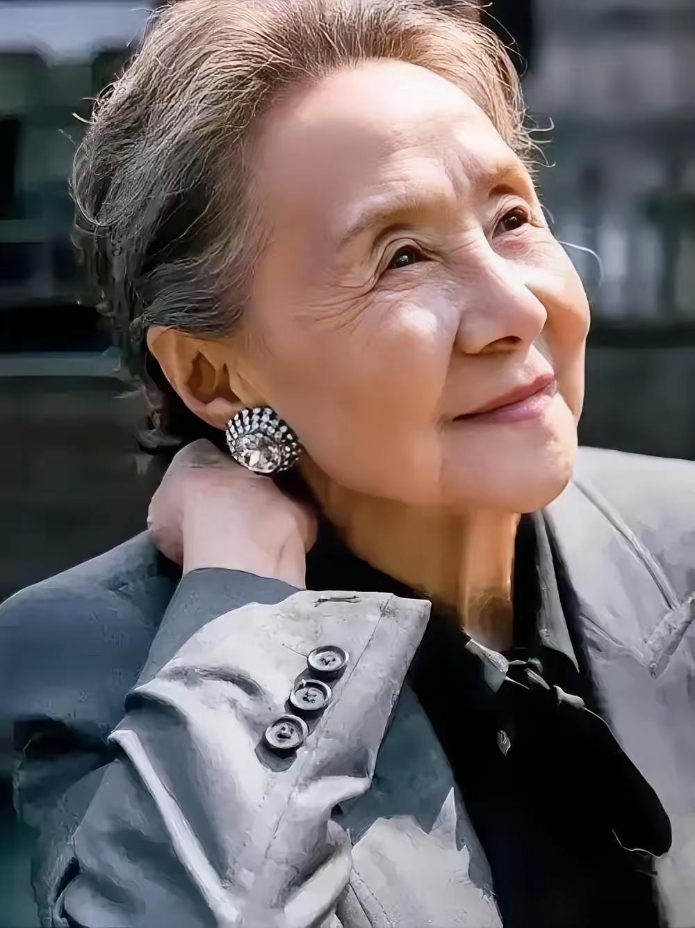 一位老奶奶的肺腑之言：“一个女人，就算没有夫妻间的生理需求了，也还是要跟老公睡在