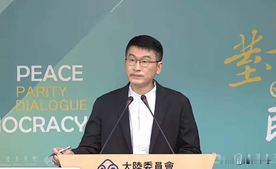 万万没想到，台陆委会副主委梁文杰也去看了大陆电影《给阿嫲的情书》。8月15日