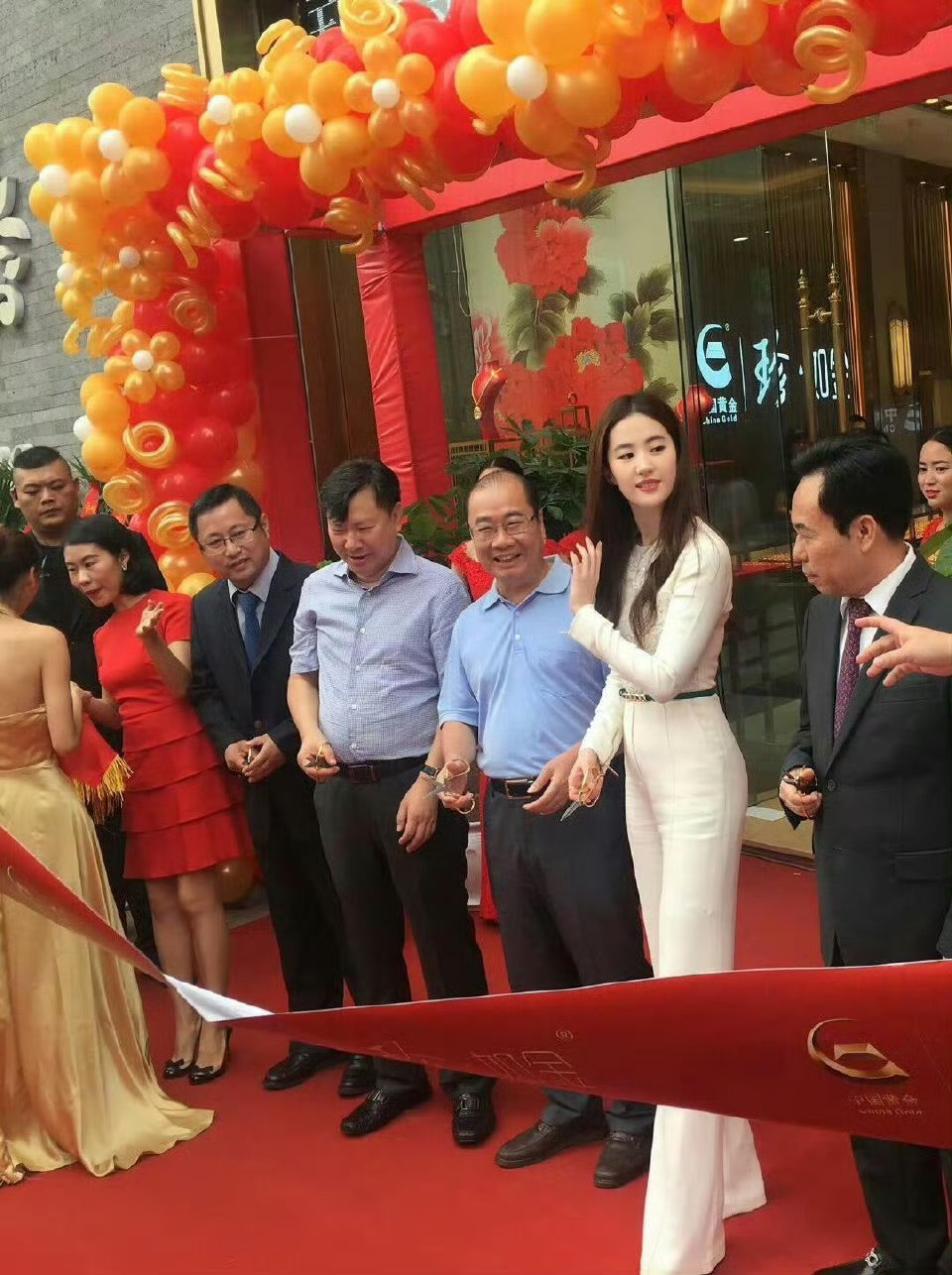 刘亦菲这惊人的比例，不愧是神仙姐姐​​​