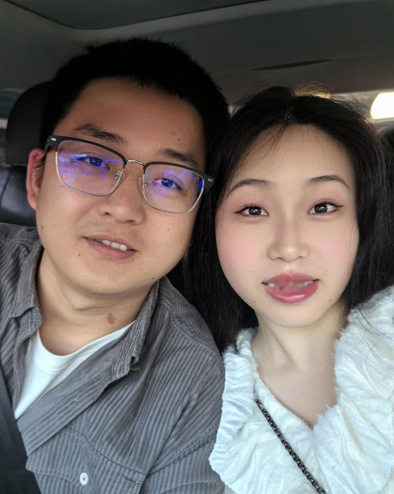 老公一万七工资，我们两个人花不完，所以我们合伙生了一个吞金兽一起花。这下，可玩大