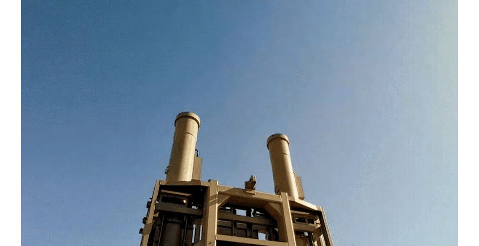 新“光杆”地空弹，隐身机“杀手”，终于露面了。空军在2025年人民空军成立7