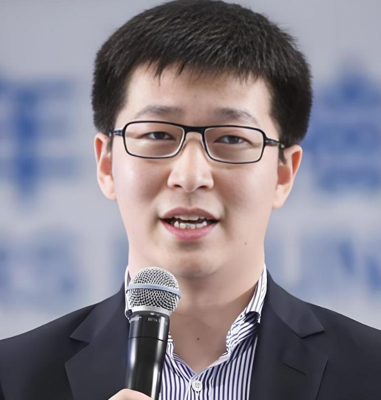 戴威，北京大学金融系超级学霸，研究生学历，院学生会主席，多次奖学金获得者，债务危