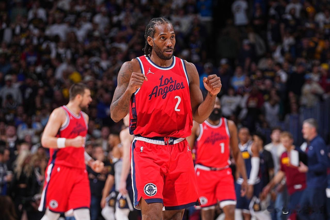 快船1月份还剩3场比赛，对手实力不算太强，有机会全胜！1、主场对阵篮网（快船