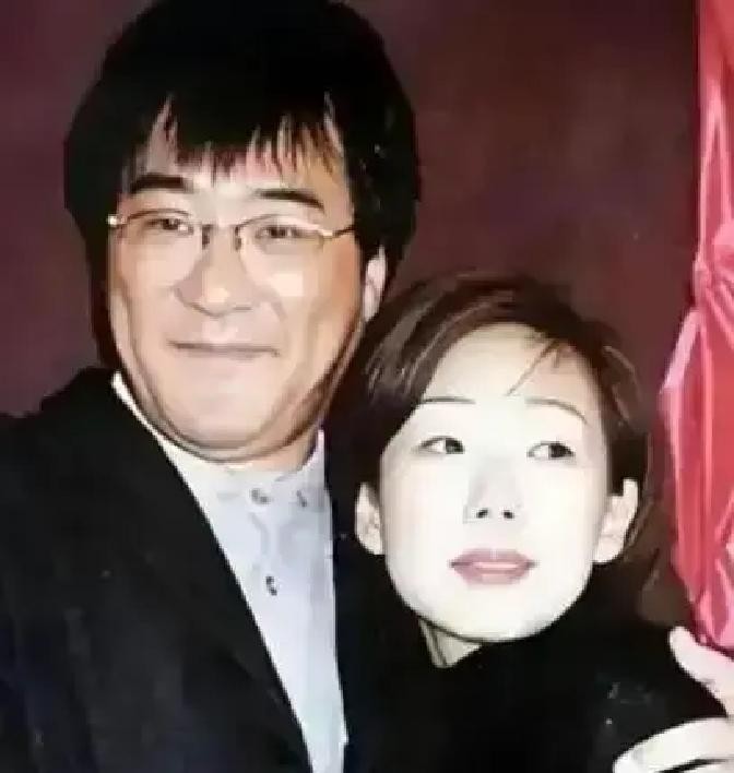 1994年，李宗盛婚内爱上林忆莲，两人为了寻求刺激就悄悄同居，结果没多久，林忆莲就怀孕了，李宗盛赶紧