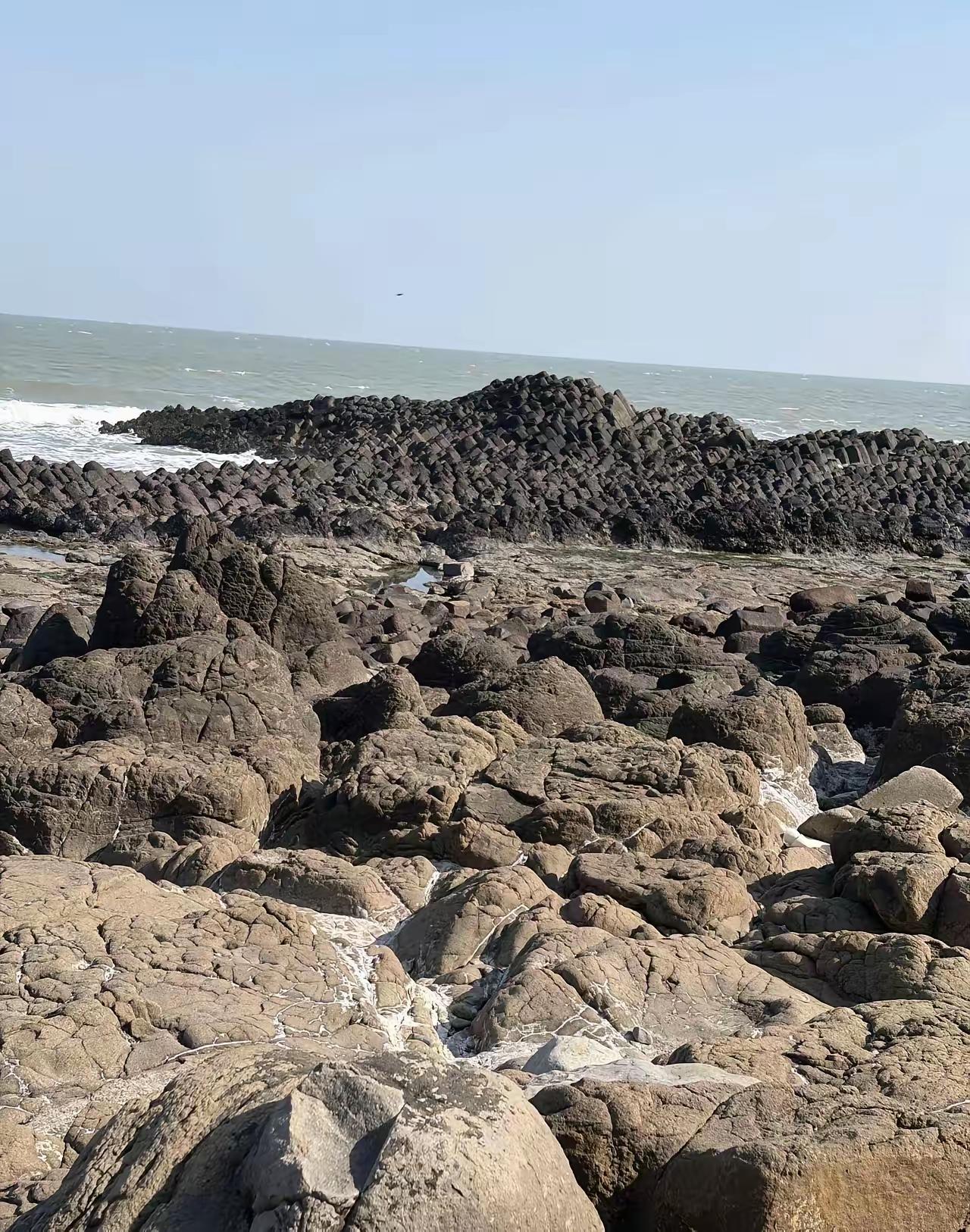 一位经济学家说了一段非常有道理的话：“一旦发生战争，银行的存款大概就没有了。历史