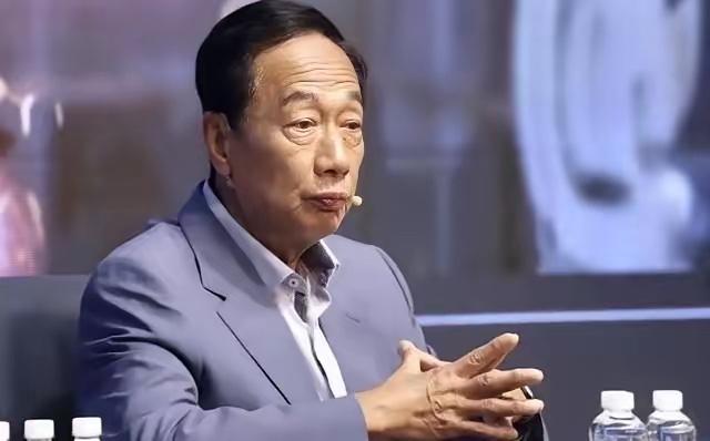 “没有大国撑腰的政权早晚得变成别人家的附庸，比起最后混得灰头土脸，我宁可选择靠向