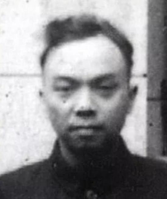 1949年，地下党被判死刑，临行刑前去上厕所，看守意味深长地说：“早去早回”，地