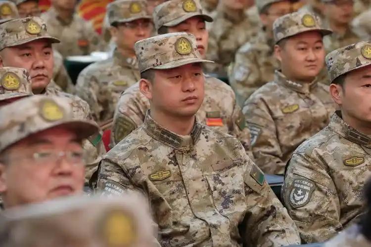 如果国家发布战时动员令，以下5类人员必须无条件响应征召。 持枪卫国第一类全体