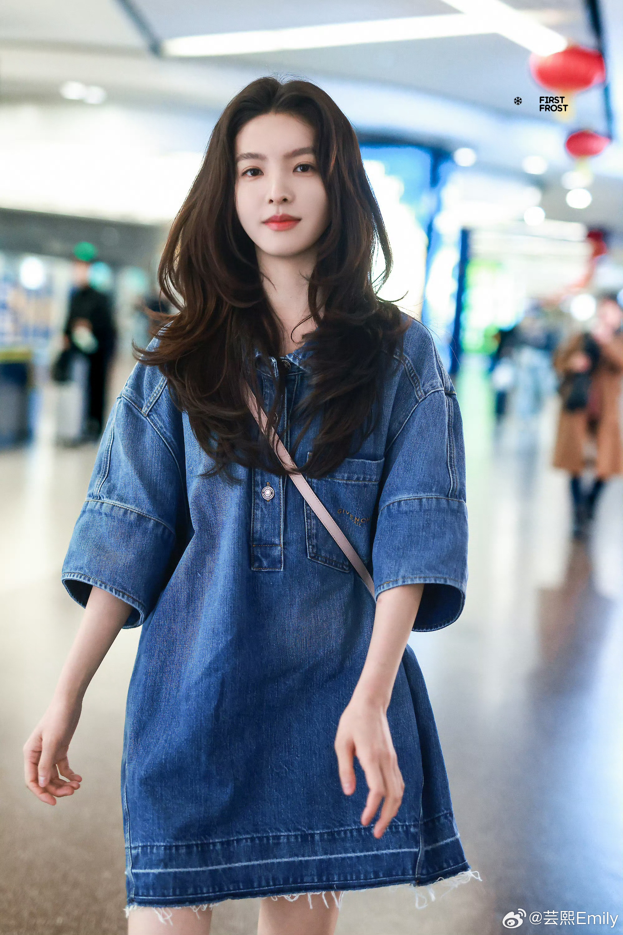 时装周章若楠出发上海出发巴黎时装周高清图，以纪梵希品牌受邀出席巴黎时装周！欧尼