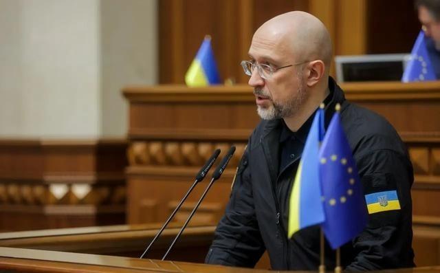 乌克兰能源部长什米加尔称：“当下乌克兰一个完好无损的发电站都没有了，像首都基辅、