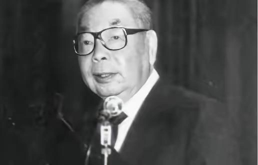 蒋介石刚咽气，比蒋经国只大12岁的宋美龄就想独揽大权，没想到，一向憨厚的蒋经国在