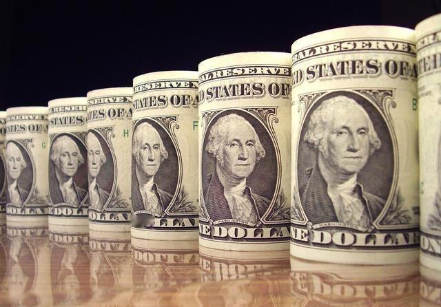 有人说，美国欠中国钱，给中国打了欠条，现在中国让美国还钱，美国还不起，中国把这个