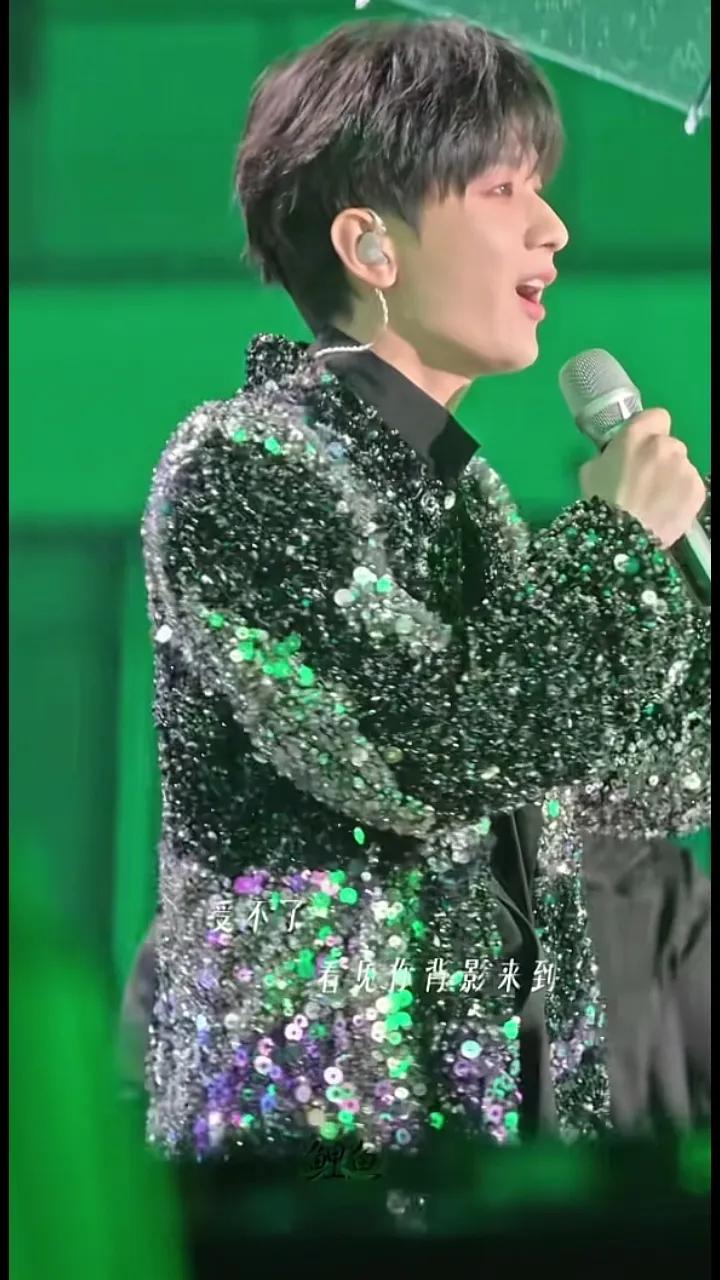 太神奇了，成毅是有些玄学在身上的！成毅的诚意演唱真的把雨唤来了，当唱到"你知道…