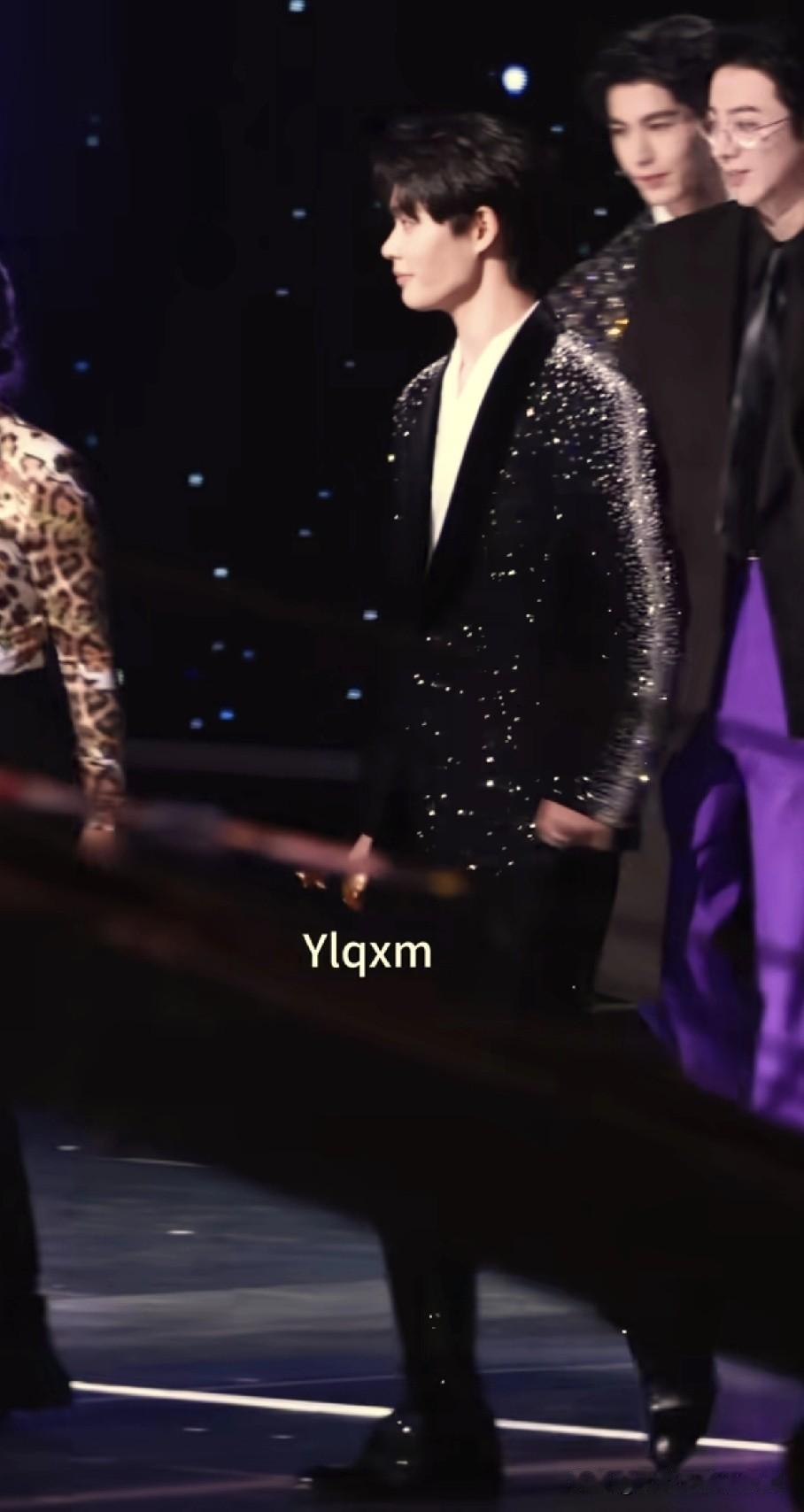 所以说，能进娱乐圈的花，谁愿意去短剧圈发展呢？柯淳只是参加了内娱两个真人秀，