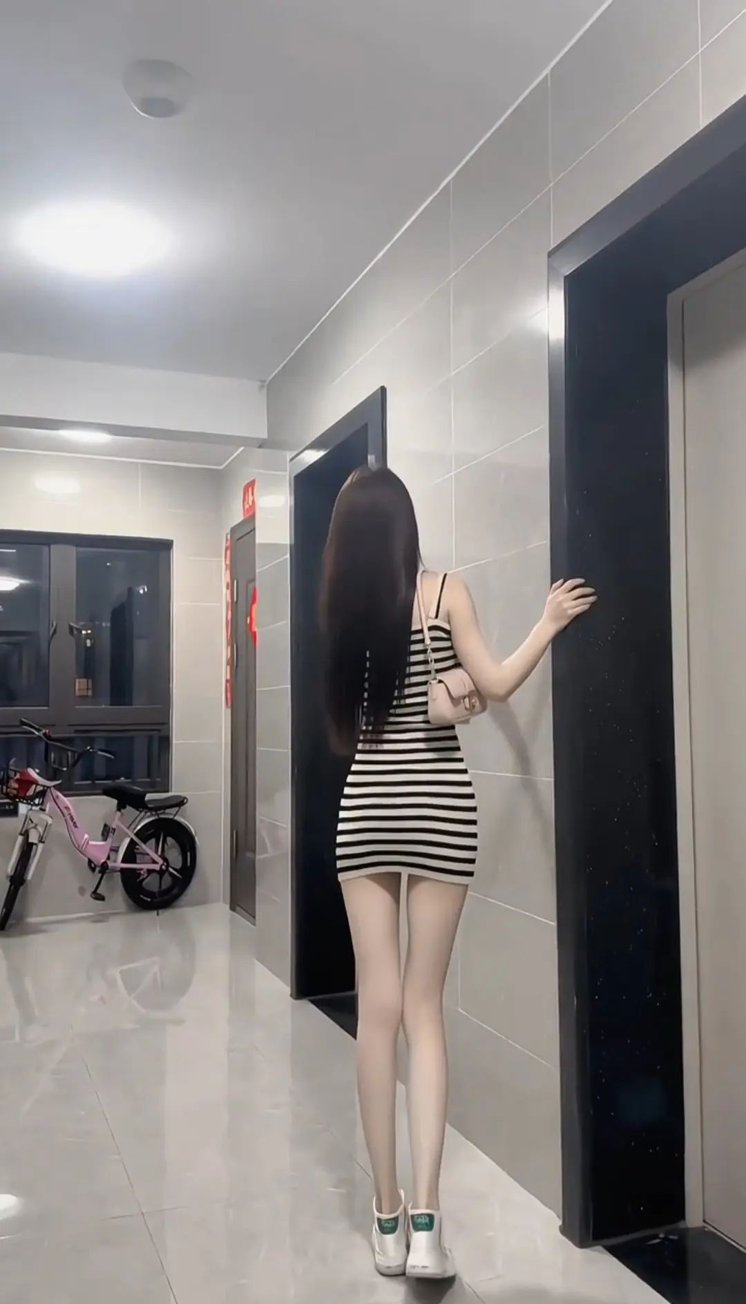 美女 小姐姐 颜值 穿搭 美腿