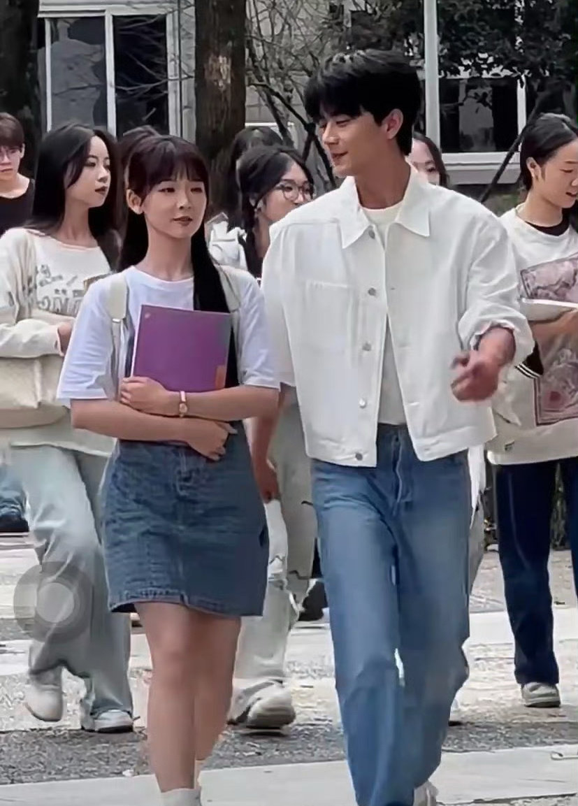 这是啥电视剧，怎么感觉群演比女主还漂亮啊