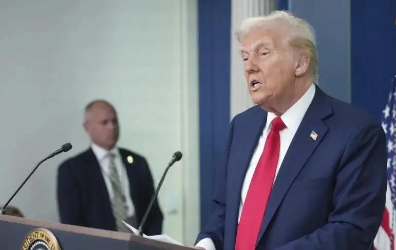 【命悬一线】当地时间2026年1月8日，美国总统特朗普在接采访时说道：美国正