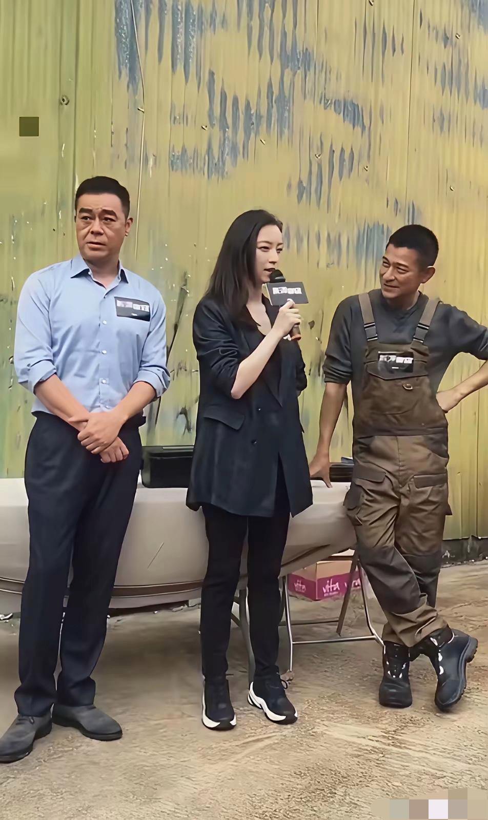 我真的笑死，刘青云也太不搭理倪妮了倪妮这么漂亮的大美女，他居然全程不看一眼，真的一点不解风情。我对比