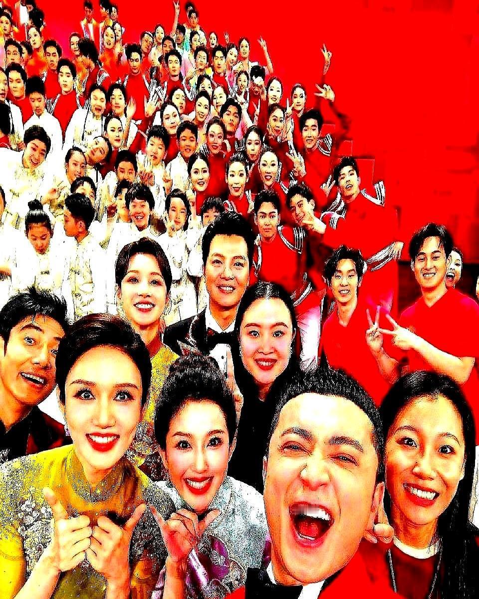 撒贝宁死死搂住任鲁豫，脱口而出：这活儿，只有你能干。后台龙洋的眼泪，直接砸穿了