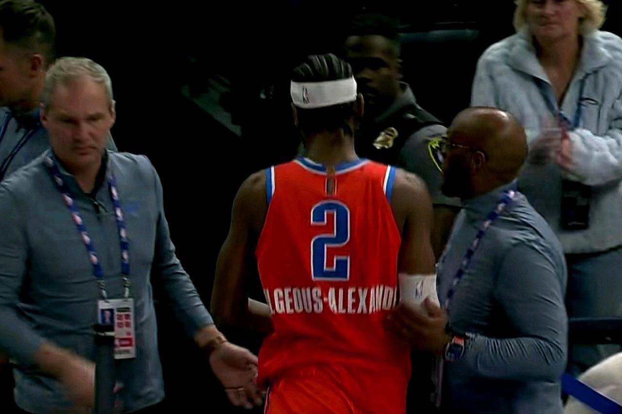 逆天猛龙：横扫西部联盟！！！亚历山大输球后谢绝握手，第一时间直奔球员通道离场