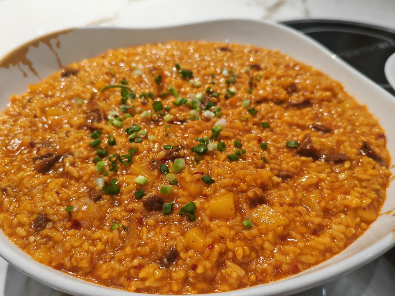 誓把吴忠美食品尝到底：羊脖子，酸菜土豆泥，肉粘饭，酸菜炒羊肉，米肠子，爆炒羊羔肉