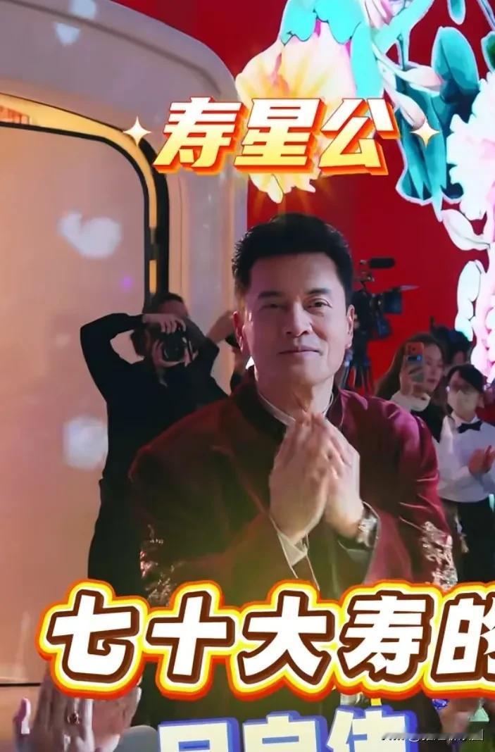 近日，吕良伟举办70岁寿宴，来参加庆祝他生日的很多来自港台知名人员，分别是巫启贤