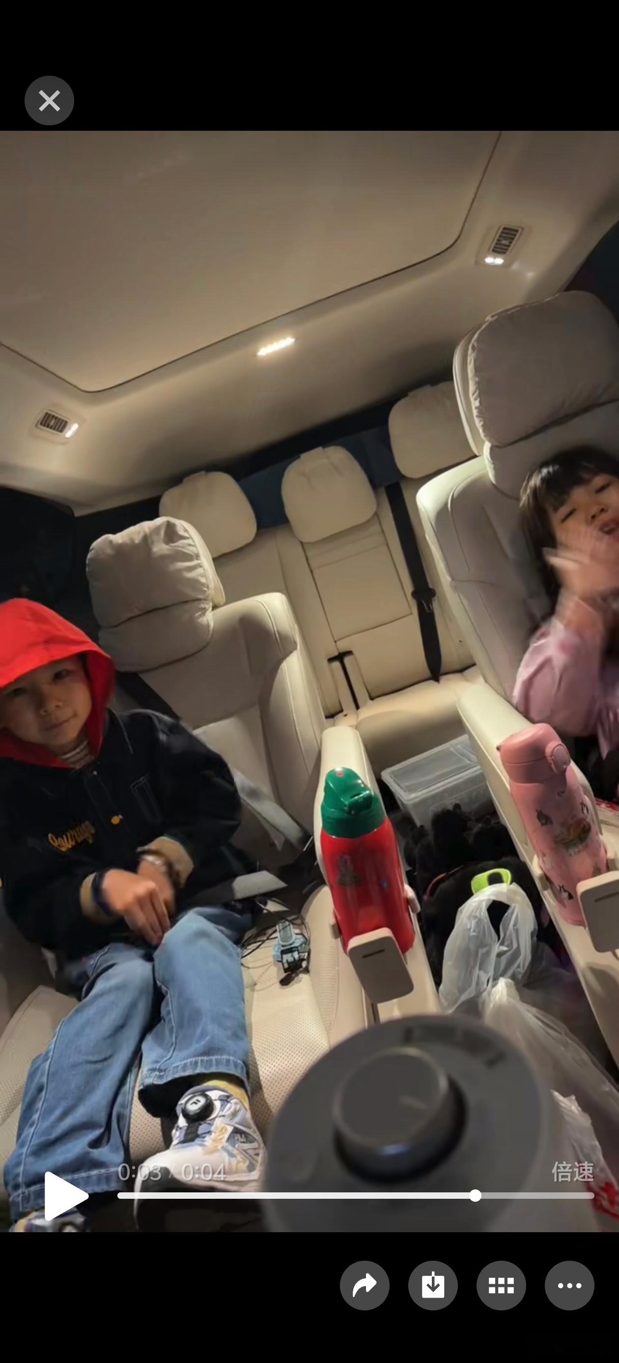 我媳妇真挺猛，自己带俩娃一大早开着理想MEGA，从沈阳回北京都快到家了。总有人觉